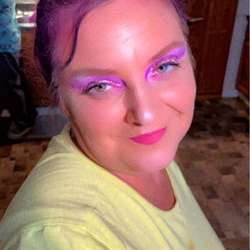 Hotmomma4043's Chat & Dating Profile
