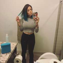 Katiemoore670's Chat & Dating Profile