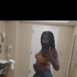 Summer32's Chat & Dating Profile