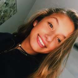 queeenbea's Chat & Dating Profile