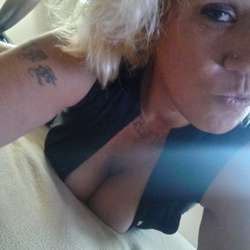 uDeSireeeMe's Chat & Dating Profile